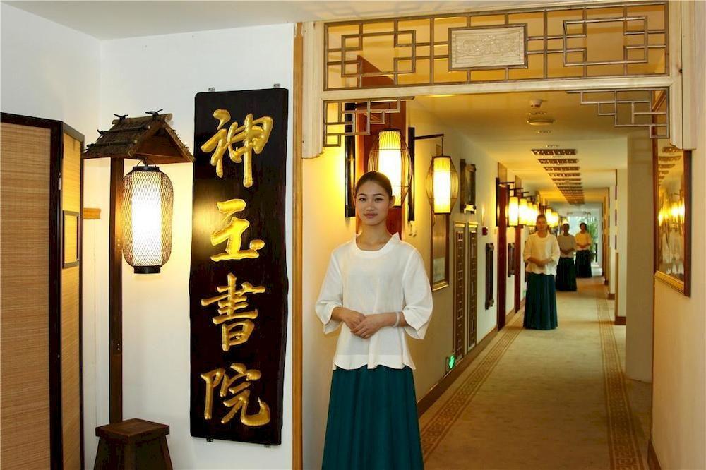 Yunnan Dianchi Garden Resort Hotel & Spa Kunming Exterior photo
