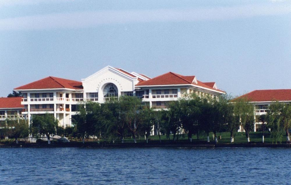 Yunnan Dianchi Garden Resort Hotel & Spa Kunming Exterior photo